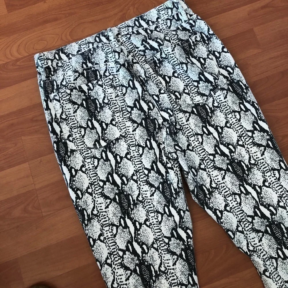Frame All High Rise Cigarette Python Print Jeans